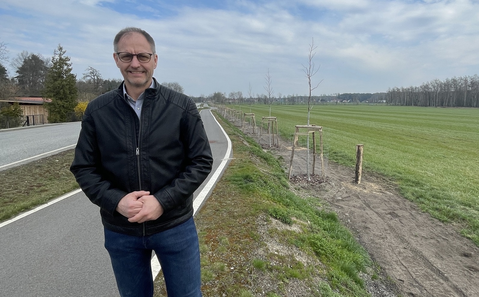 Wolfgang Roick an der Landesstraße 58 in Hosena